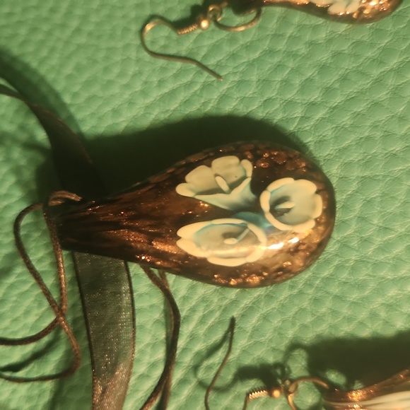 Jewelry - Picture 3 of 3